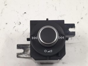 18945730 – 81B919616A – Radiobedienings paneel