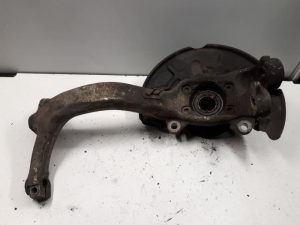 19050875 – 8E0407253C – Fusee houder links-voor