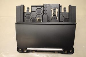 17797336 – 8K0857951V10 – Aschenbecher vorne