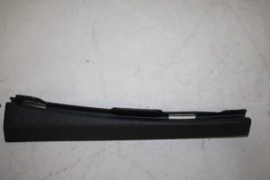 17818468 – 8W08682044PK – A-stijl Afdekkap rechts