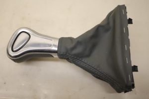 17795913 – 8K1713139RAOE – Versnellingspook