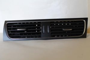 17791001 – 8T2820951CWVF – Luchtrooster Dashboard