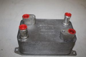 17818843 – 4E0317021E – Ölkühler