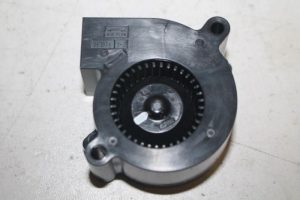 17805221 – 8V0907463 – Scheinwerferlüfter rechts