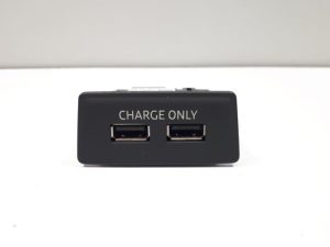 19293595 – 81A035727 – AUX/USB aansluiting