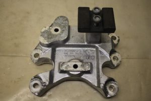 17799087 – 4G0399115M – Gearbox mount