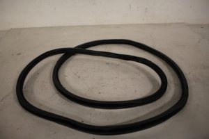 17819870 – 4M0831721C – Portierrubber 4Deurs links-voor