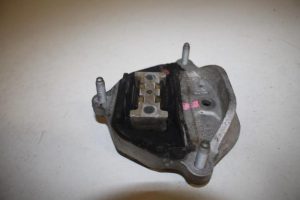 17817814 – 8K0399151CM – Gearbox mount