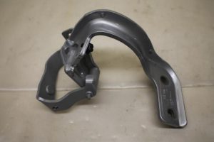 17798712 – 8R0827299A – Scharnier Heckklappe