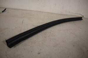 17822132 – 8T0823723B – Bonnet rubber