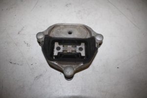 17821227 – 8K0399151CF – Gearbox mount