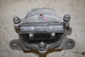 17823357 – 8K0399151CN – Gearbox mount