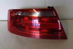 17790768 – 8T8945095 – Achterlicht links