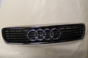 17786299 – 8D0853651J3FZ – Grille