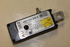 17787120 – 4B9035225E – Antenne Versterker