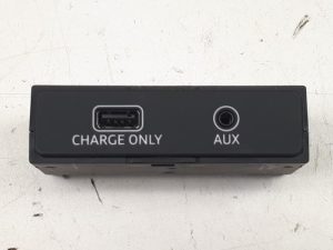 20198425 – 8W0035726 – AUX/USB aansluiting