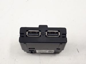 20256020 – 5Q0035726L – AUX/USB aansluiting