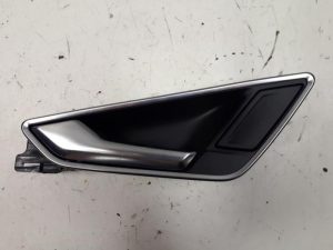 18968312 – 81A837019C – Portiergreep 4Deurs links-voor