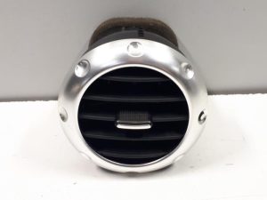 20511116 – 8N08209019QM – Luchtrooster Dashboard