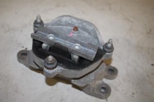 17823542 – 8K0399151CN – Gearbox mount