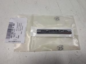 21437782 – 4B0853737D2ZZ – Embleem