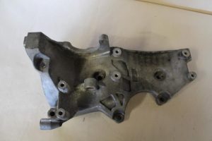 17789924 – 06D903143C – Power steering pump bracket