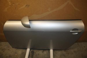 17799906 – 8N0831051C – Portier 2Deurs links