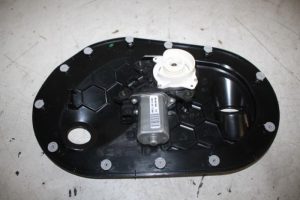 17824714 – 4M0837004A – Schließhilfsmotor Tür rechts vorne