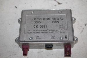 17806398 – 8E0035456C – Radioverstärker