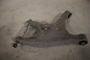 17822228 – 8K0505311J – Draagarm onder links-achter