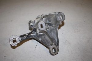 17818761 – 4H0399113E – Gearbox mount