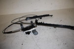 17814961 – 4M0863560 – Motor bagageafdekking rechts