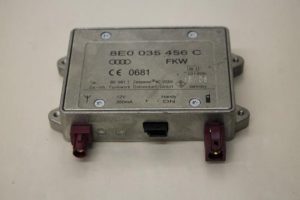 17796869 – 8E0035456C – Radioverstärker