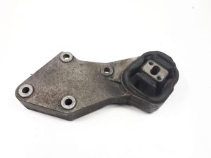 18042569 – 8A0599133B, 8A0599113B – Getriebe Halterung