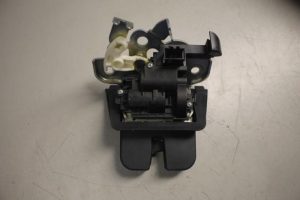 17810019 – 8K9827505 – Schließmechanik Heckklappe