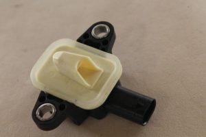17788577 – 4H0955557 – Airbag Sensor