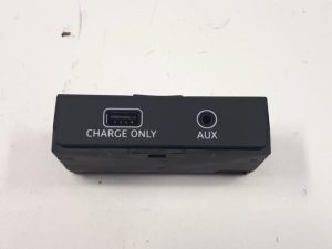 18046061 – 8W0035726 – AUX/USB aansluiting