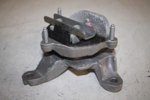 17808351 – 8K0399151 – Gearbox mount