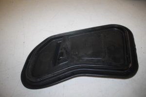 17829589 – 4KE839916 – Door plate 4-doors right rear