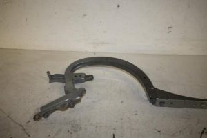 17814242 – 4G5827302B – Tailgate hinge