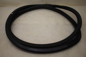 17797572 – 8U0831721A – Portierrubber 4Deurs links-voor
