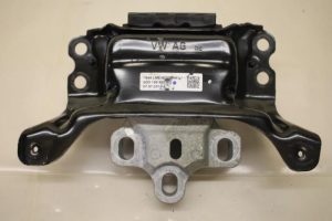 17798413 – 5Q0199555AD – Gearbox mount