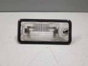 22225220 – 8E0807430A – Kennzeichenbeleuchtung