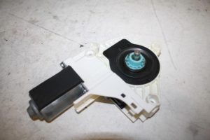 17821896 – 8T0959802B – Raammotor Portier