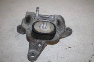 17805602 – 8K0399115R – Gearbox mount