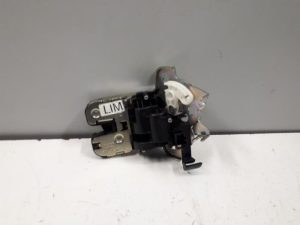 18809046 – 4H0827505A – Schloßfänger Heckklappe