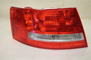 17798658 – 4F5945095L – Rücklicht links