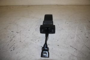 17813596 – 8R0839249F – Deurvanger 4Deurs links-achter