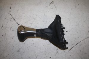 17813982 – 8K2713139RIBR – Versnellingspook