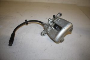 17818099 – 4F0615404H – Remklauw (Tang) rechts-achter